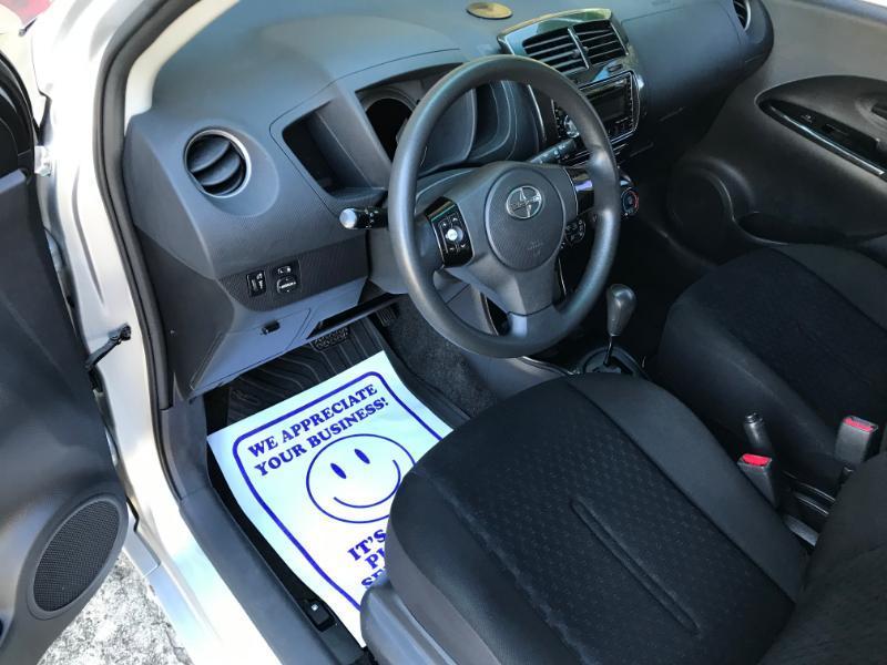 Scion xD Base 4D Hatchback 2009