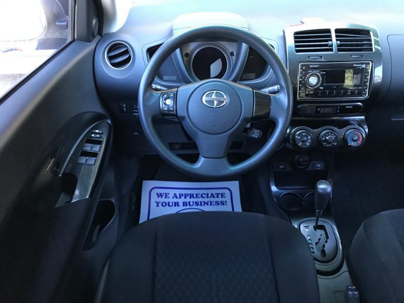 Scion xD Base 4D Hatchback 2009