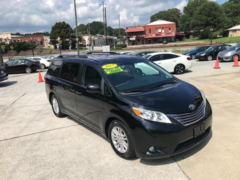 Toyota Sienna XLE Premium FWD 8-Passenger V6 2017