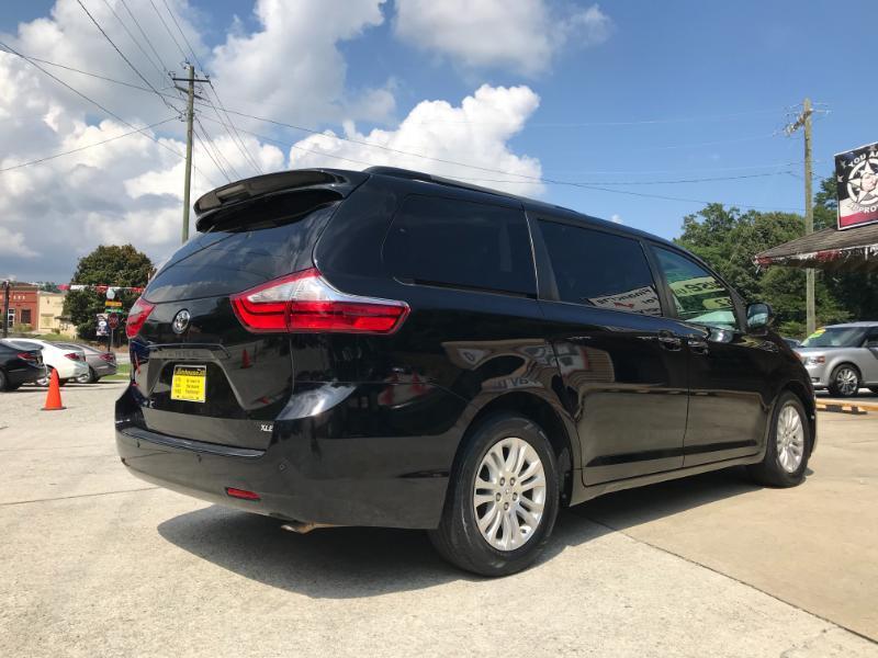 Toyota Sienna XLE Premium FWD 8-Passenger V6 2017