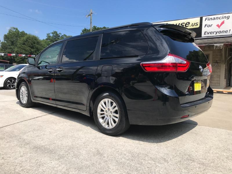 Toyota Sienna XLE Premium FWD 8-Passenger V6 2017