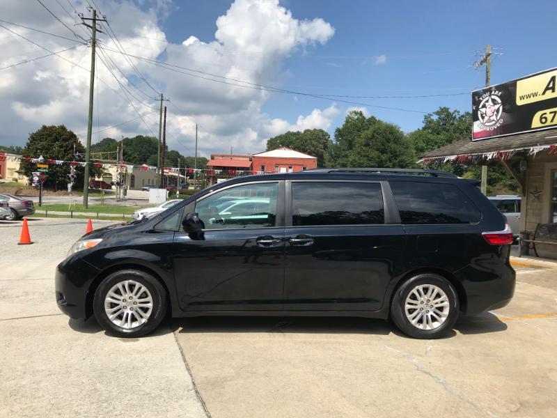 Toyota Sienna XLE Premium FWD 8-Passenger V6 2017