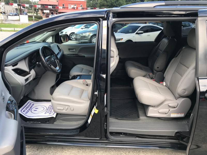 Toyota Sienna XLE Premium FWD 8-Passenger V6 2017