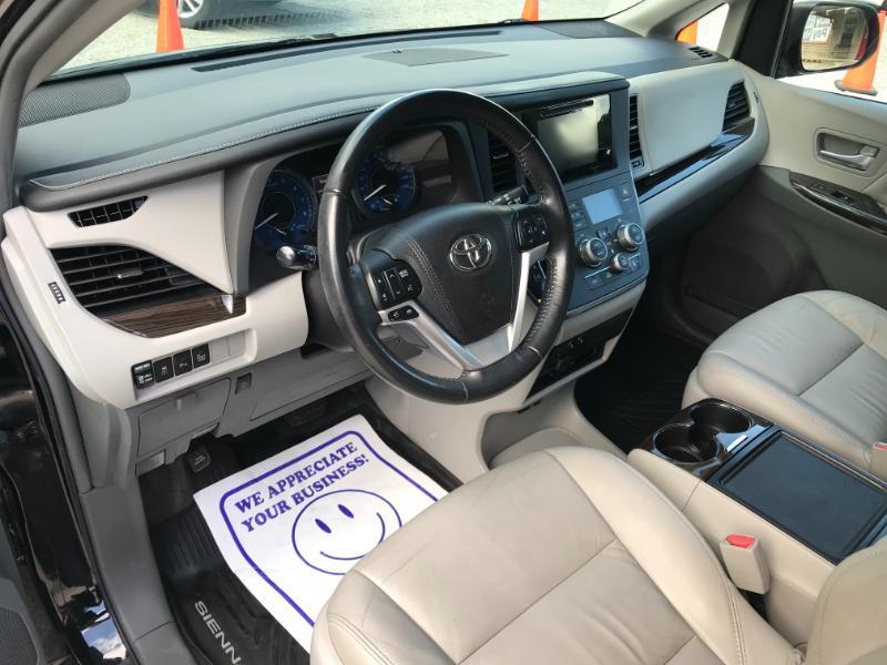 Toyota Sienna XLE Premium FWD 8-Passenger V6 2017