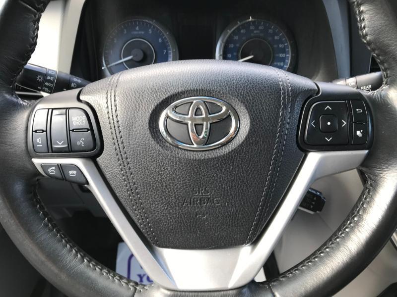 Toyota Sienna XLE Premium FWD 8-Passenger V6 2017