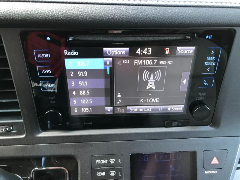 Toyota Sienna XLE Premium FWD 8-Passenger V6 2017