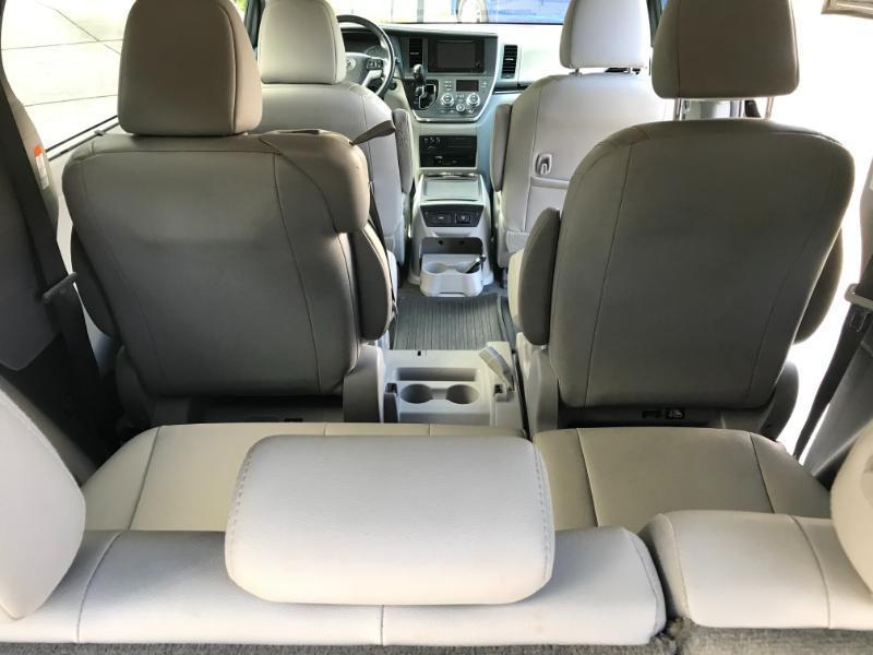 Toyota Sienna XLE Premium FWD 8-Passenger V6 2017