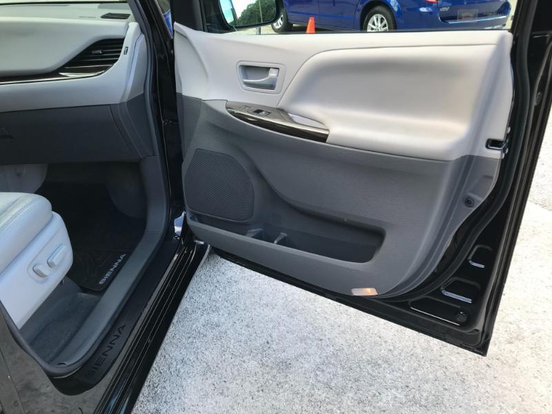 Toyota Sienna XLE Premium FWD 8-Passenger V6 2017