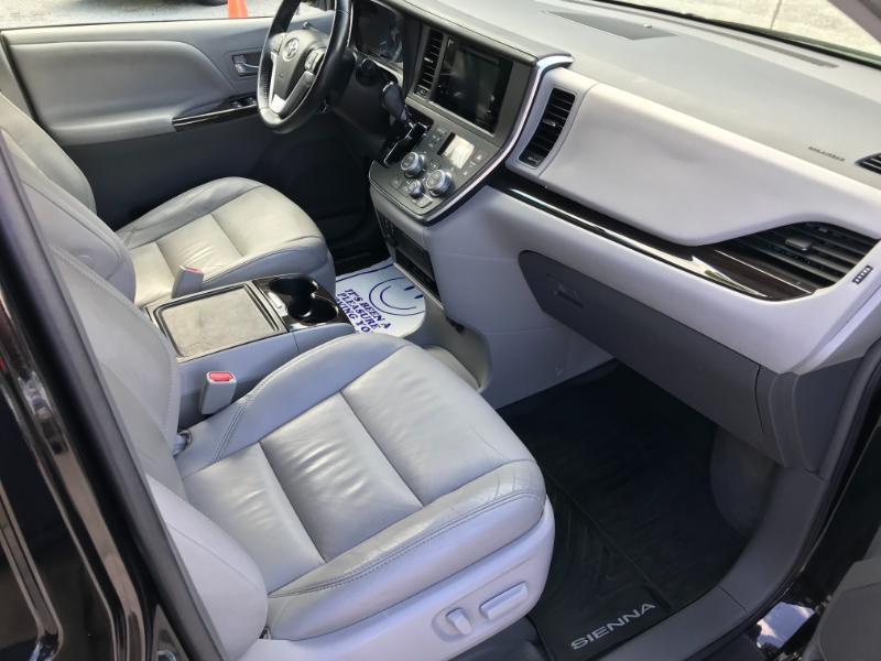 Toyota Sienna XLE Premium FWD 8-Passenger V6 2017