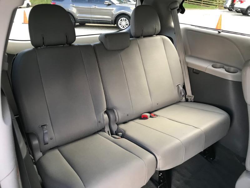 Toyota Sienna XLE Premium FWD 8-Passenger V6 2017