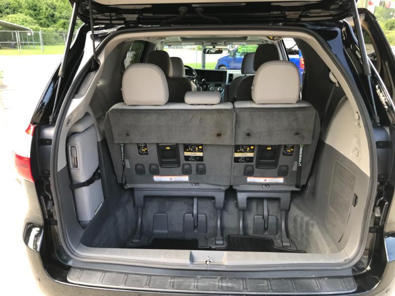 Toyota Sienna XLE Premium FWD 8-Passenger V6 2017