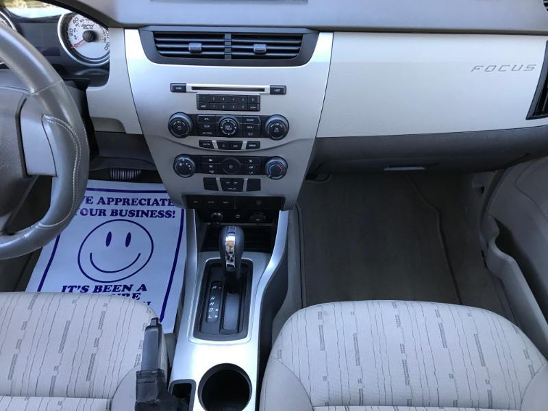 Ford Focus SE Sedan 2009