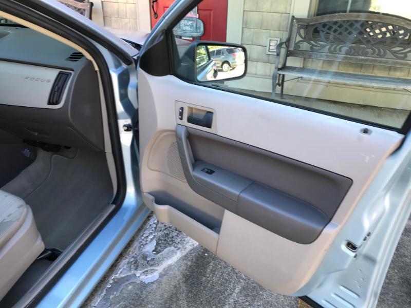 Ford Focus SE Sedan 2009