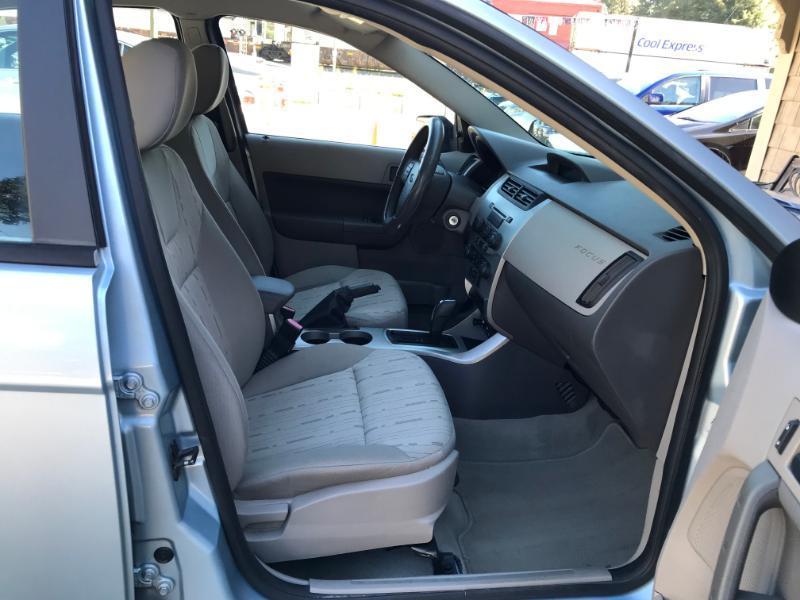 Ford Focus SE Sedan 2009