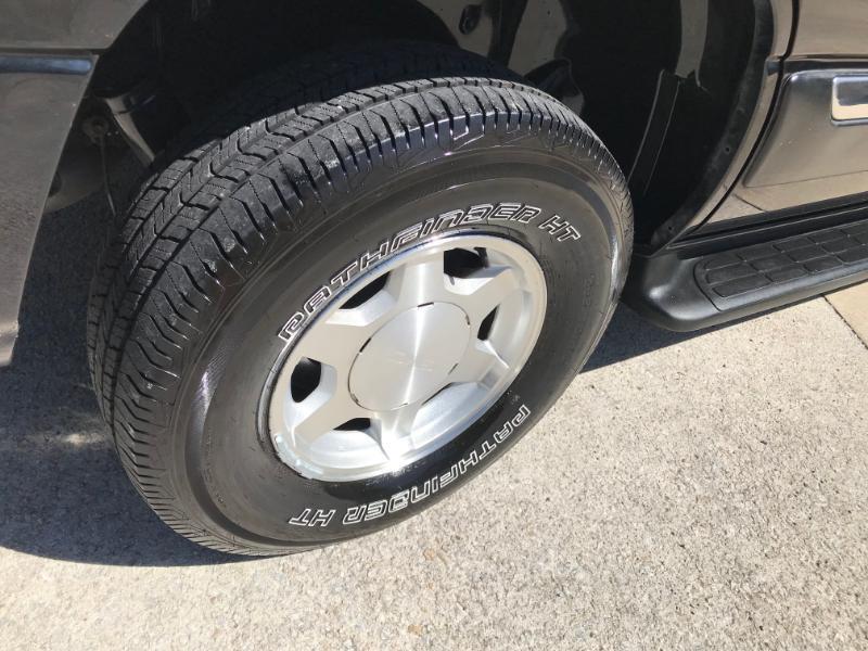 GMC Yukon SLE 2WD 2003
