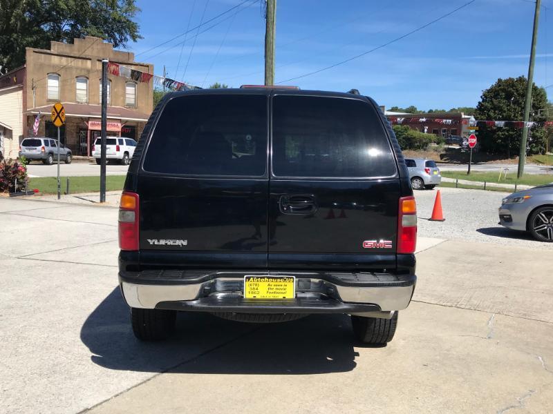 GMC Yukon SLE 2WD 2003