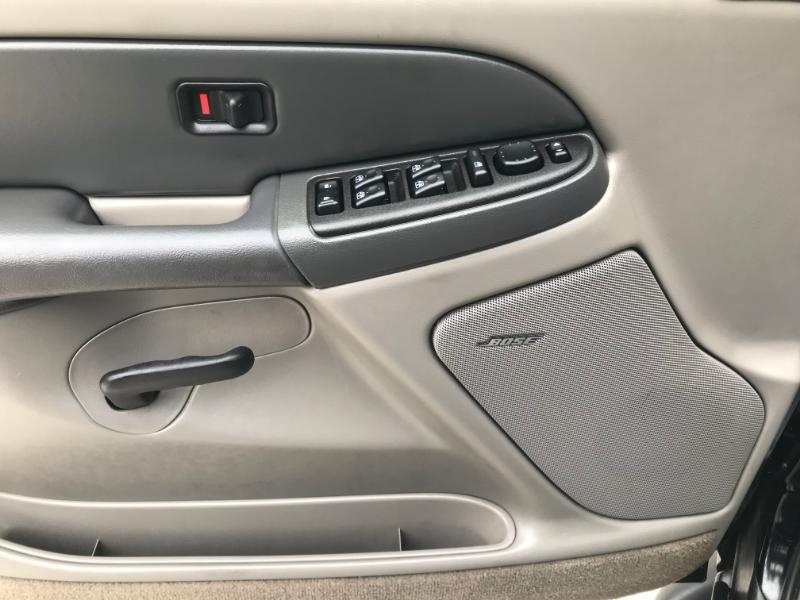 GMC Yukon SLE 2WD 2003