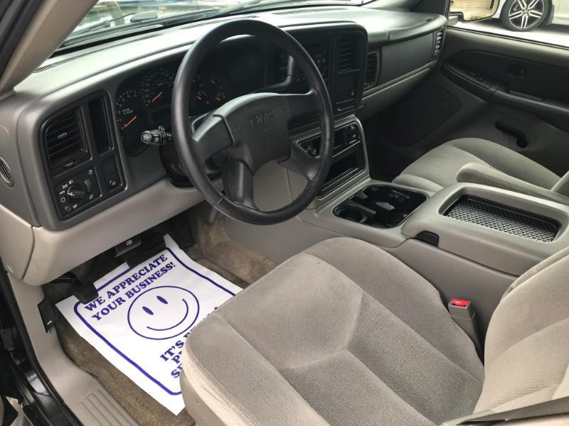 GMC Yukon SLE 2WD 2003