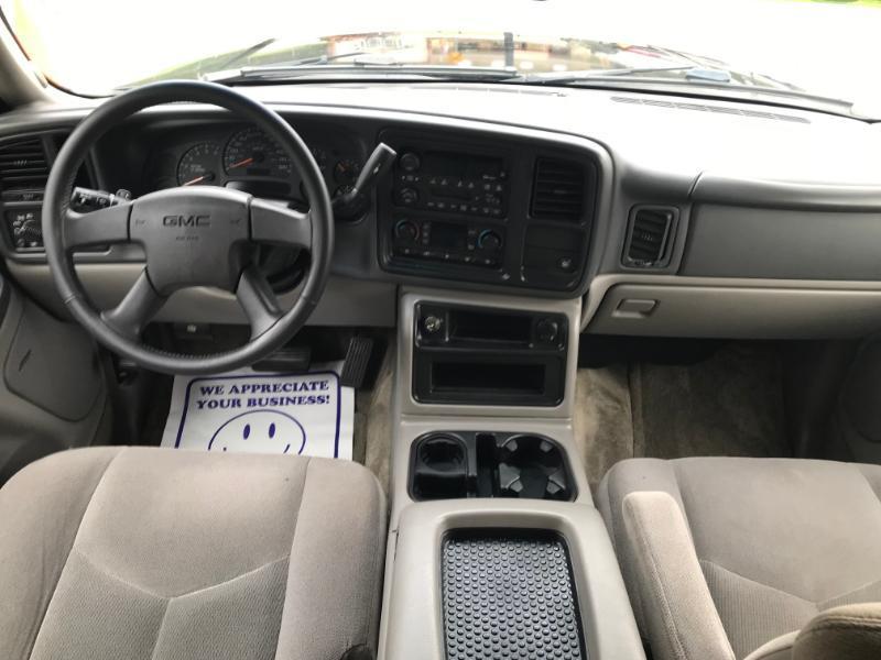 GMC Yukon SLE 2WD 2003