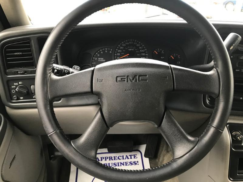 GMC Yukon SLE 2WD 2003