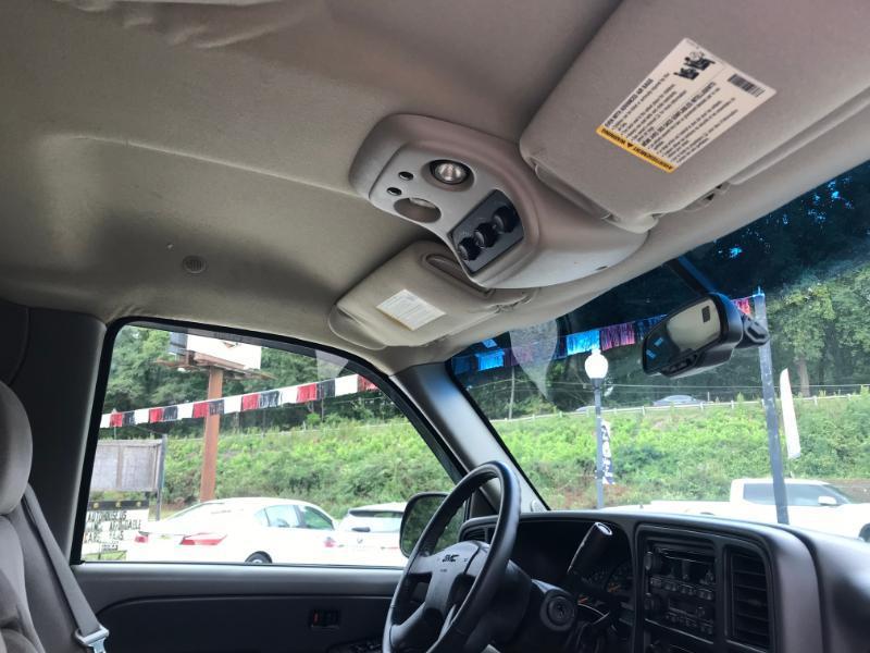 GMC Yukon SLE 2WD 2003