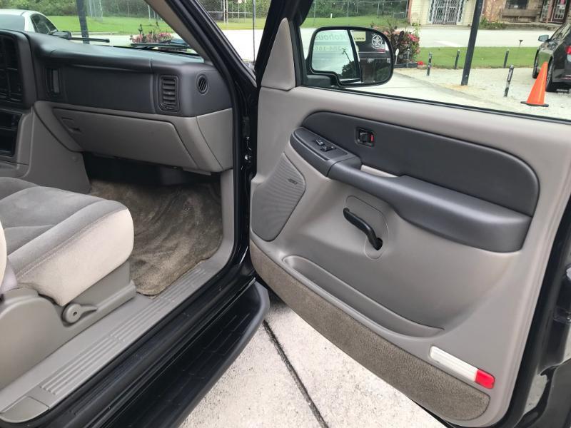 GMC Yukon SLE 2WD 2003