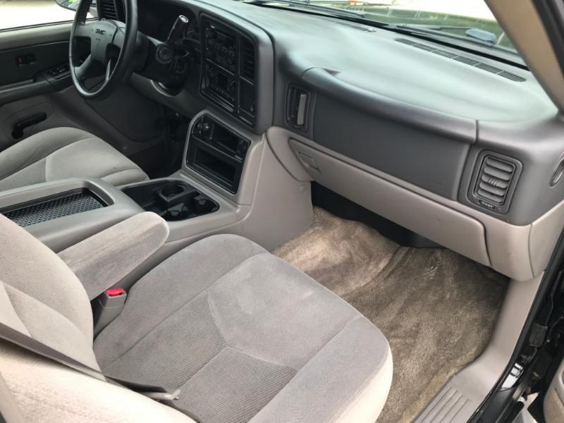 GMC Yukon SLE 2WD 2003