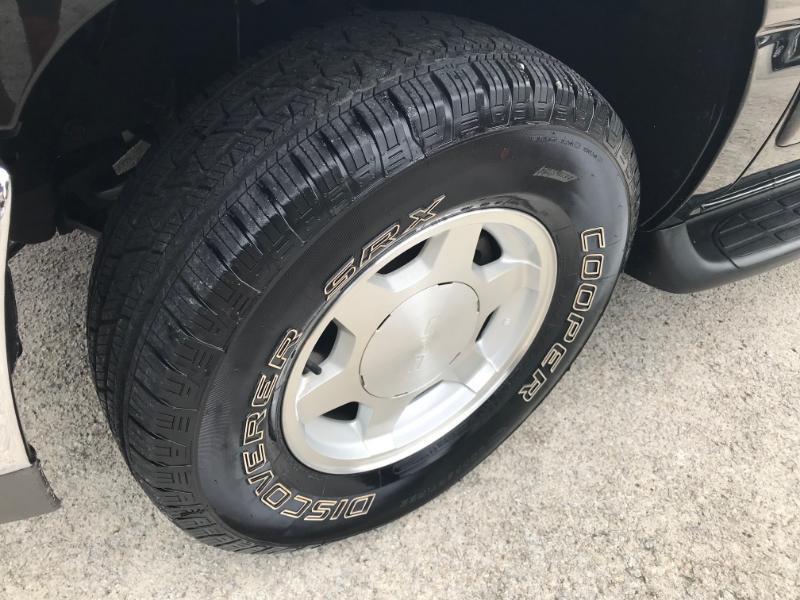 GMC Yukon SLE 2WD 2003