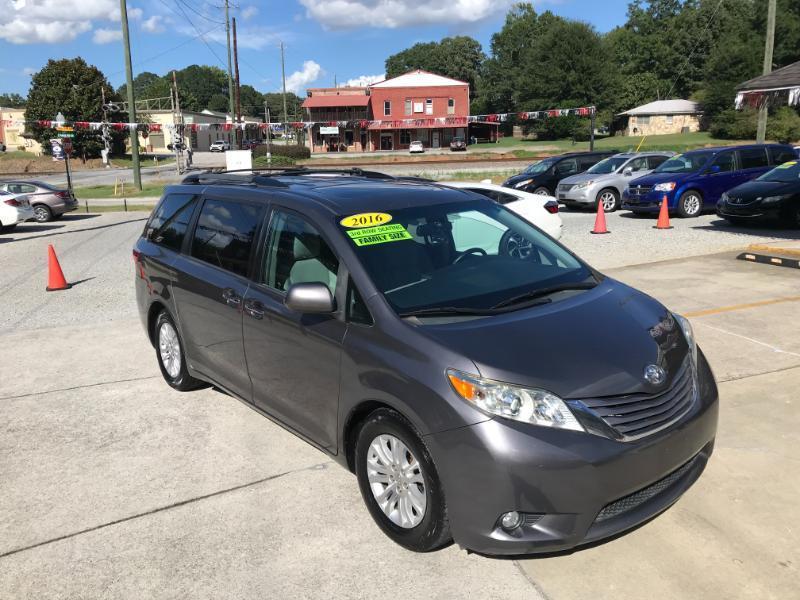 Toyota Sienna XLE FWD 8-Passenger V6 2016