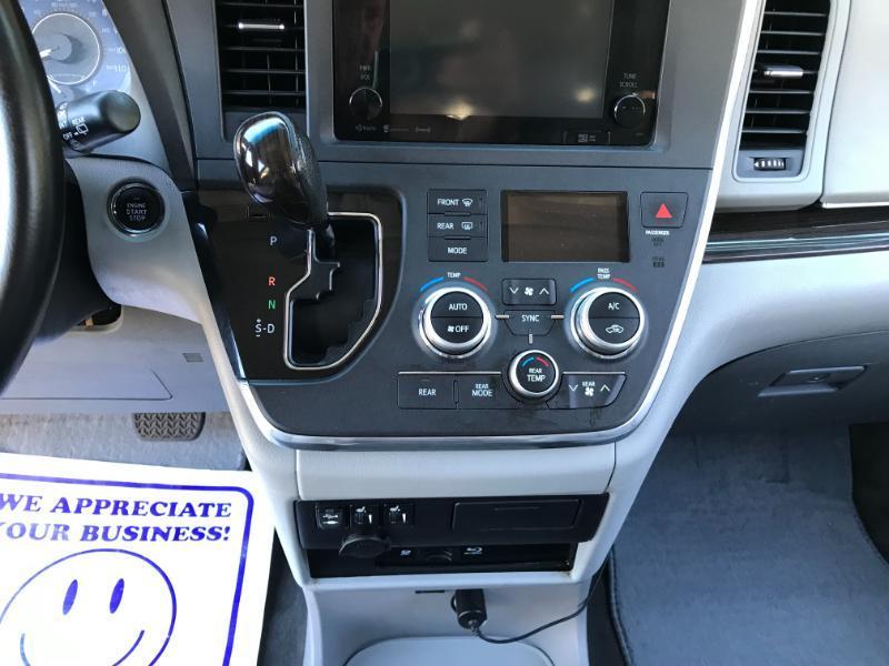 Toyota Sienna XLE FWD 8-Passenger V6 2016