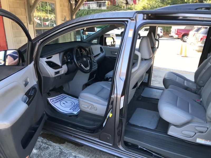 Toyota Sienna XLE FWD 8-Passenger V6 2016
