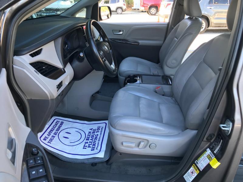 Toyota Sienna XLE FWD 8-Passenger V6 2016