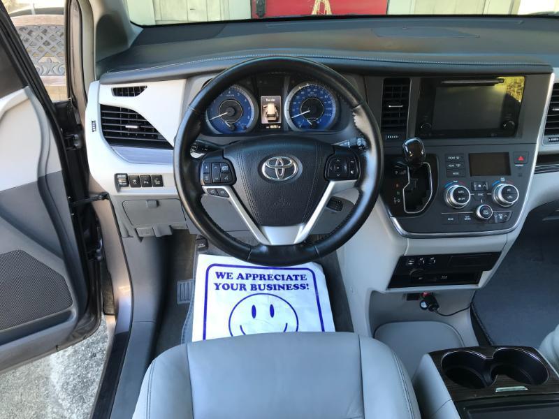 Toyota Sienna XLE FWD 8-Passenger V6 2016