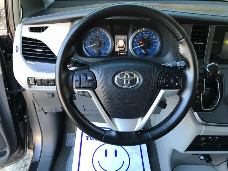 Toyota Sienna XLE FWD 8-Passenger V6 2016