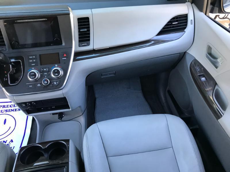Toyota Sienna XLE FWD 8-Passenger V6 2016