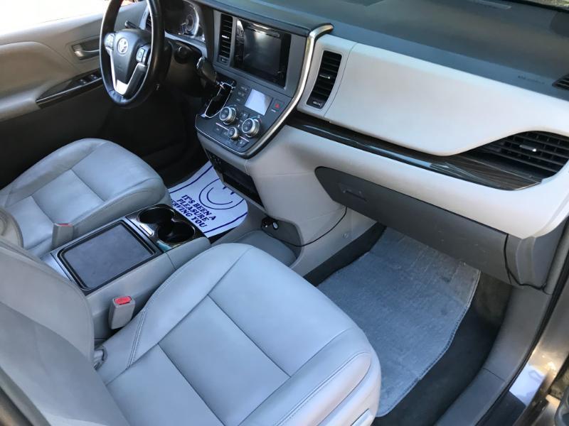 Toyota Sienna XLE FWD 8-Passenger V6 2016