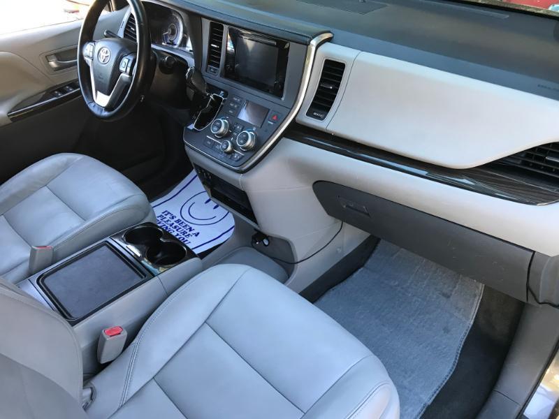 Toyota Sienna XLE FWD 8-Passenger V6 2016