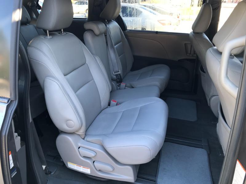 Toyota Sienna XLE FWD 8-Passenger V6 2016