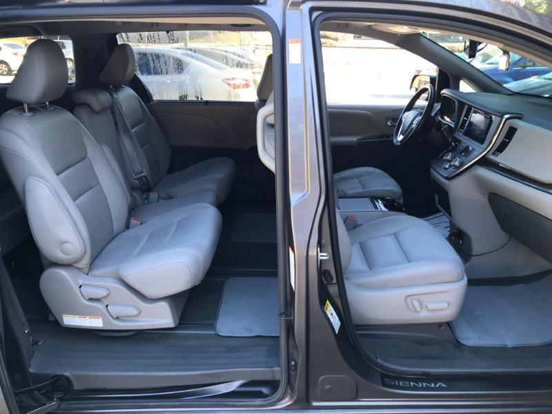 Toyota Sienna XLE FWD 8-Passenger V6 2016