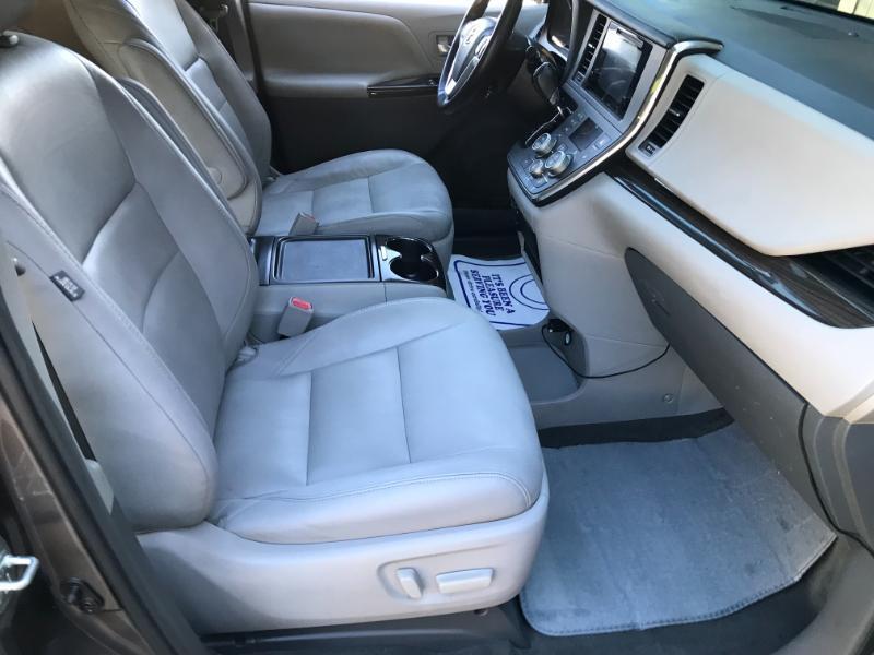 Toyota Sienna XLE FWD 8-Passenger V6 2016