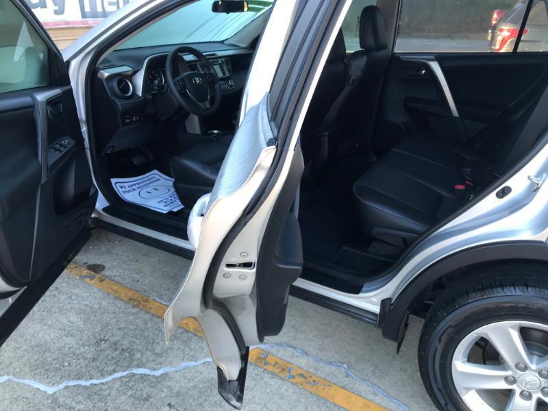 Toyota RAV4 XLE FWD 2014