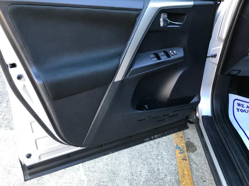 Toyota RAV4 XLE FWD 2014