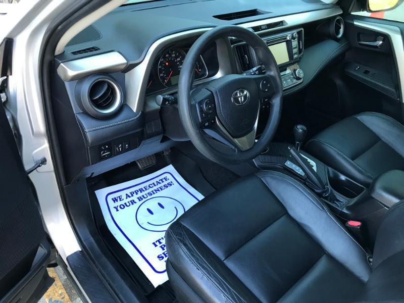 Toyota RAV4 XLE FWD 2014