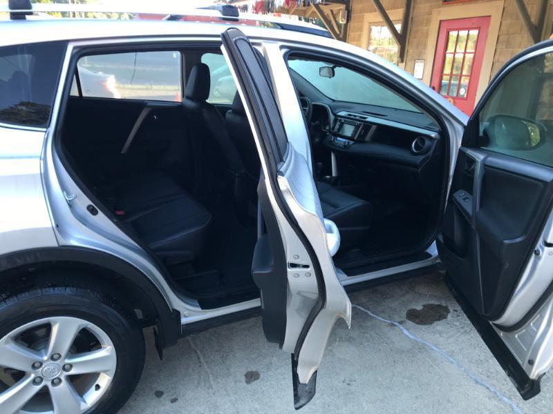 Toyota RAV4 XLE FWD 2014