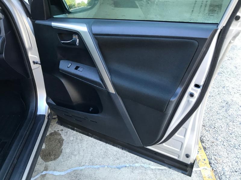 Toyota RAV4 XLE FWD 2014