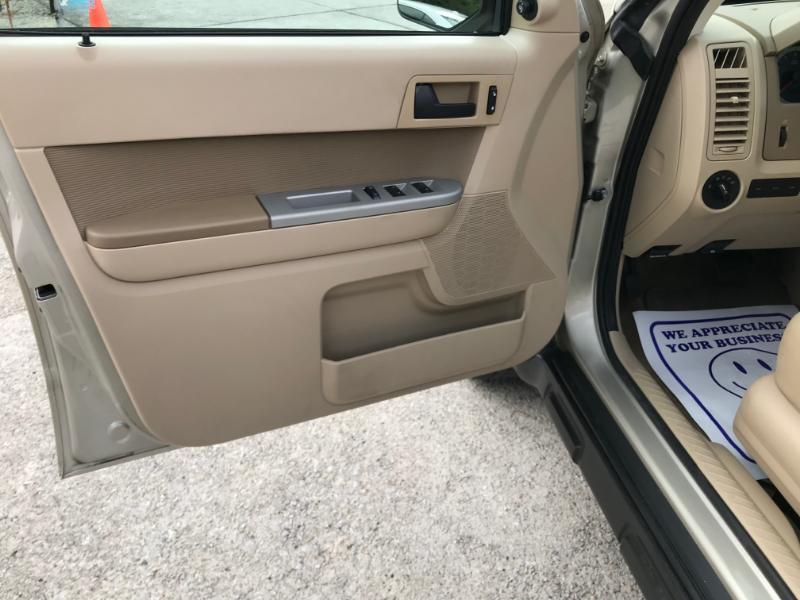 Ford Escape XLT FWD 2012