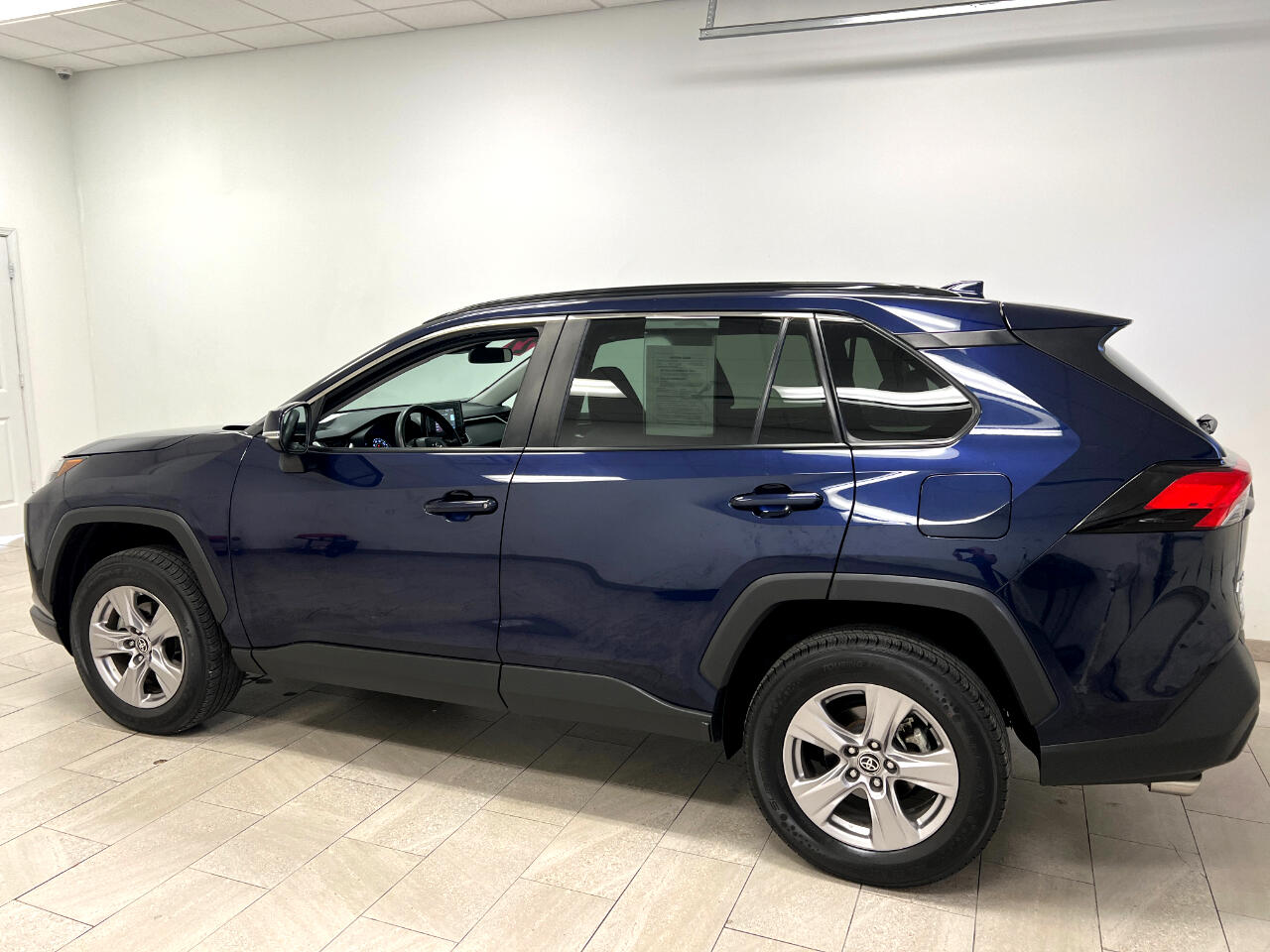 Used 2022 Toyota RAV4 XLE with VIN 2T3P1RFV2NW273835 for sale in Kansas City