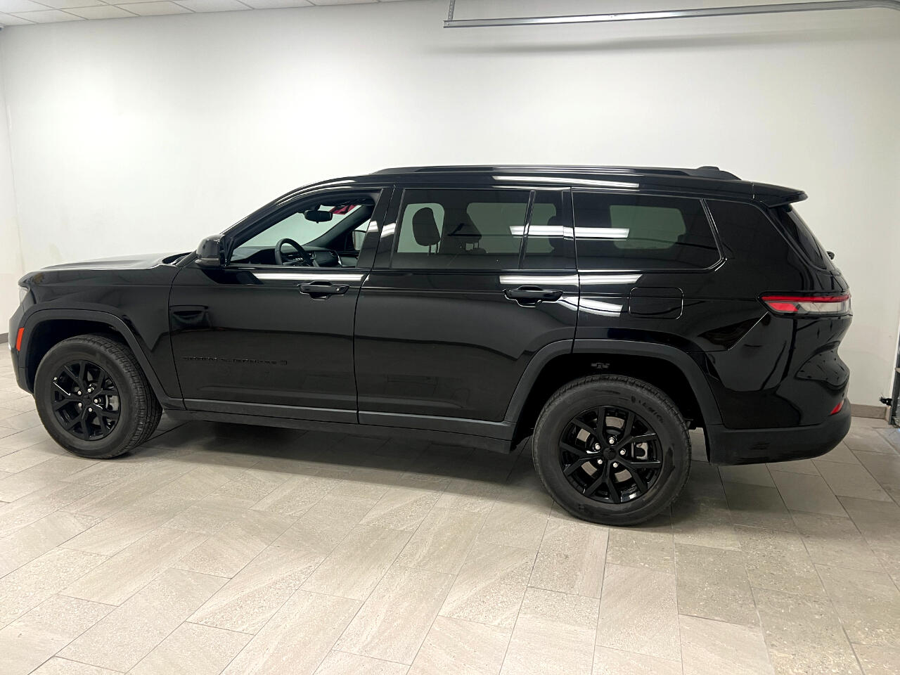 Jeep Grand Cherokee L Altitude 4x4 2024 Jeep Grand Cherokee L Altitude 4x4 2024