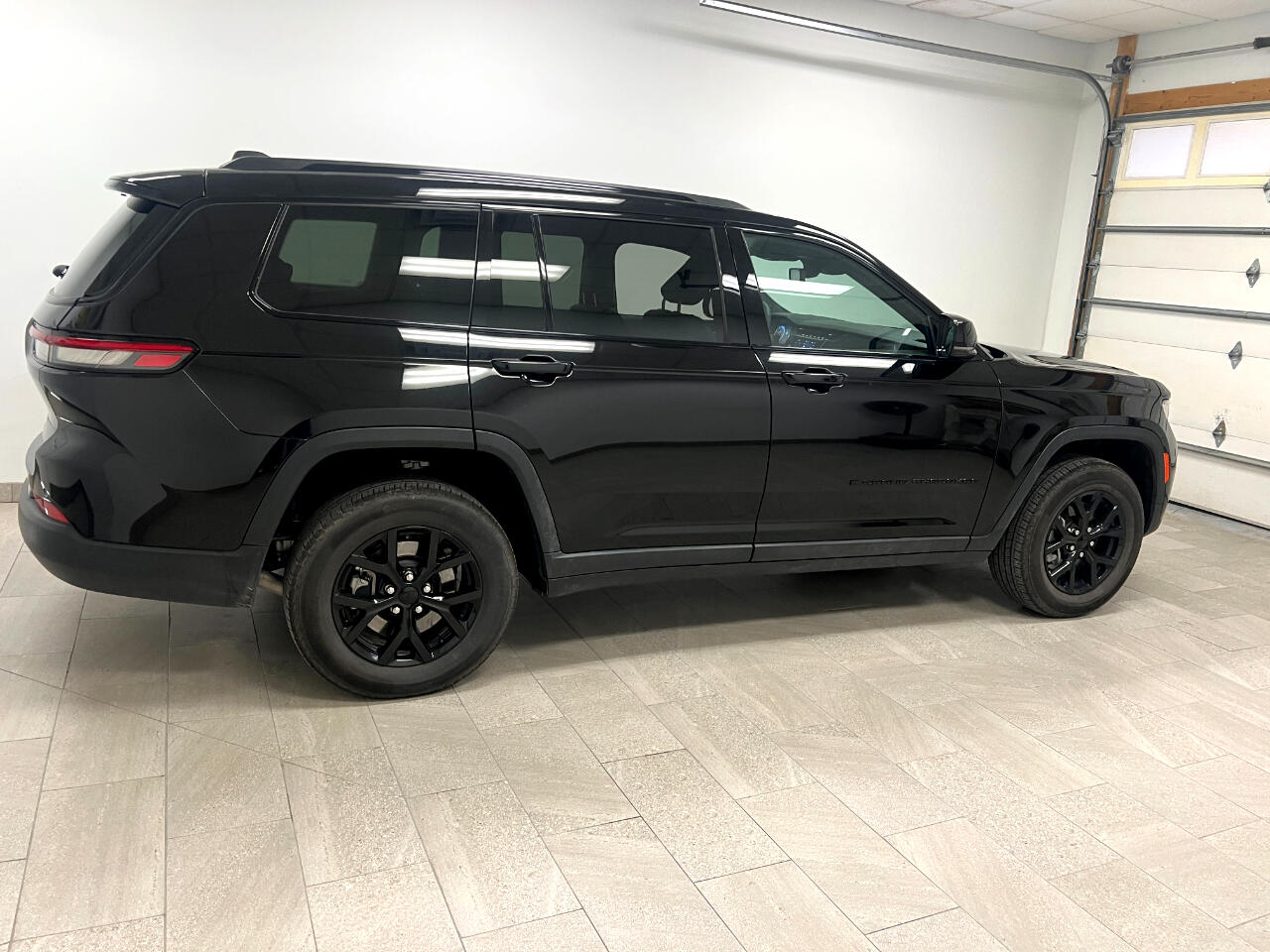 Jeep Grand Cherokee L Altitude 4x4 2024 Jeep Grand Cherokee L Altitude 4x4 2024