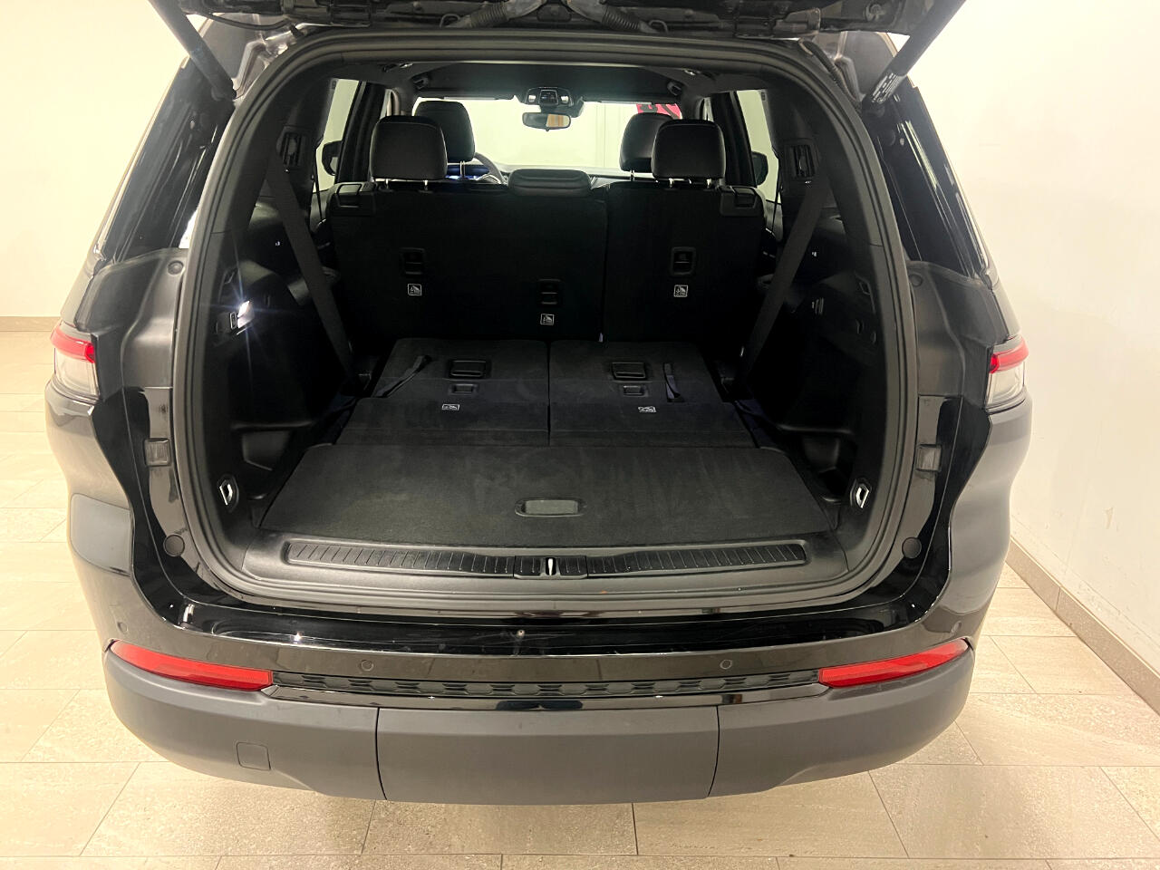 Jeep Grand Cherokee L Altitude 4x4 2024 Jeep Grand Cherokee L Altitude 4x4 2024
